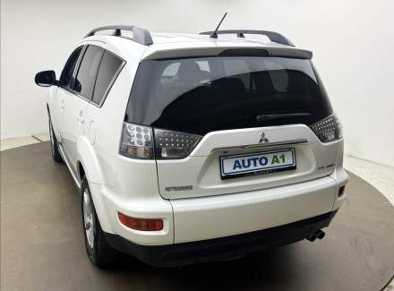 Mitsubishi - Outlander