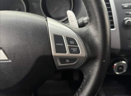 Mitsubishi - Outlander