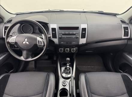 Mitsubishi - Outlander