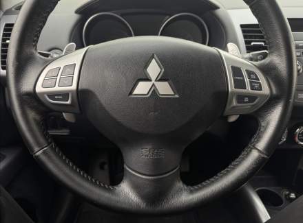 Mitsubishi - Outlander