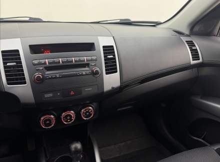 Mitsubishi - Outlander