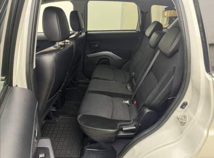 Mitsubishi - Outlander