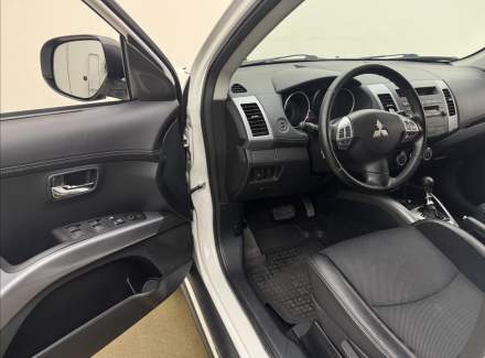 Mitsubishi - Outlander