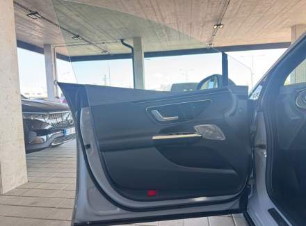Mercedes-Benz - EQE
