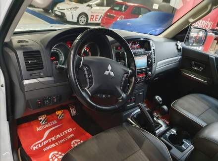 Mitsubishi - Pajero