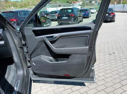 Volkswagen - Touareg