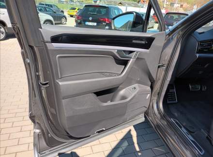 Volkswagen - Touareg