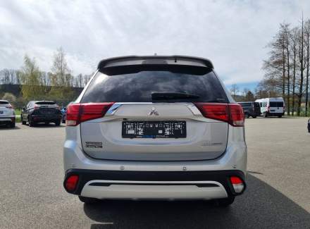 Mitsubishi - Outlander