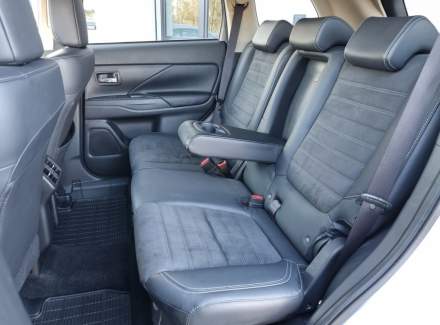 Mitsubishi - Outlander