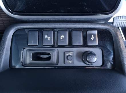 Mitsubishi - Outlander