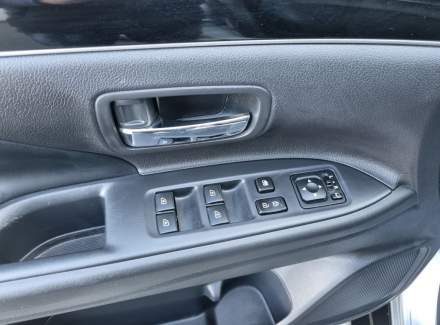 Mitsubishi - Outlander