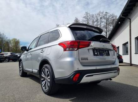 Mitsubishi - Outlander