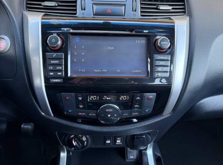 Nissan - Navara