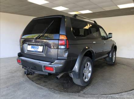 Mitsubishi - Pajero
