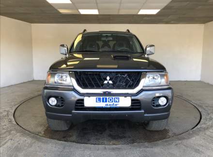 Mitsubishi - Pajero