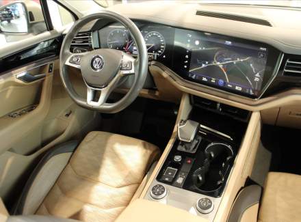 Volkswagen - Touareg