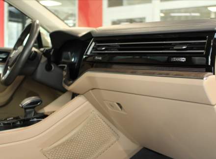 Volkswagen - Touareg