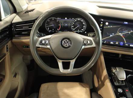 Volkswagen - Touareg