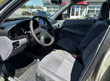 Nissan - Almera