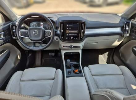Volvo - XC40