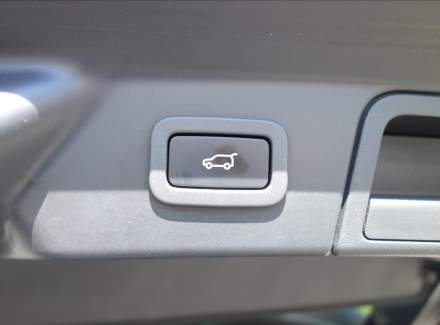 Land Rover - Range Rover Velar