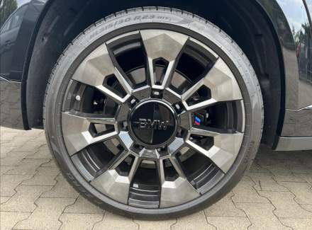 BMW - XM