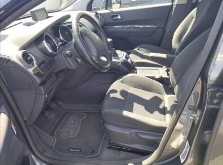 Peugeot - 5008