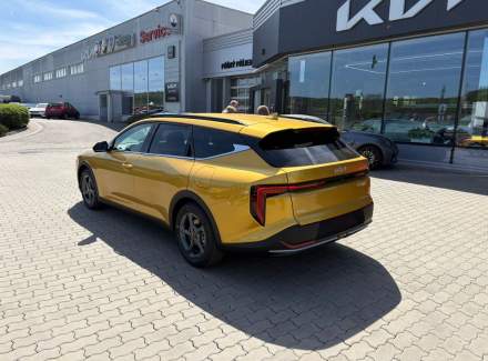 Kia - K4