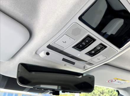 Land Rover - Defender