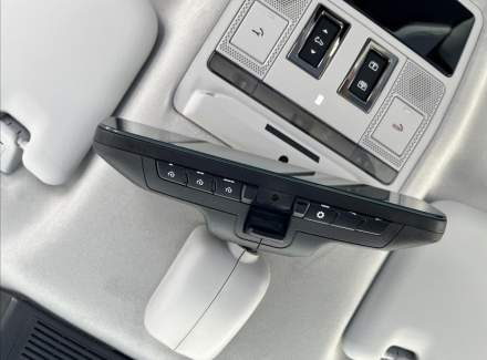 Land Rover - Defender