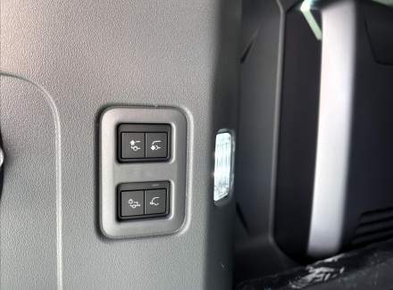 Land Rover - Defender