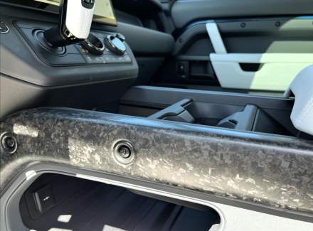 Land Rover - Defender