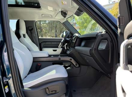 Land Rover - Defender