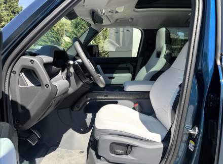 Land Rover - Defender