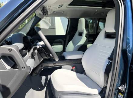 Land Rover - Defender