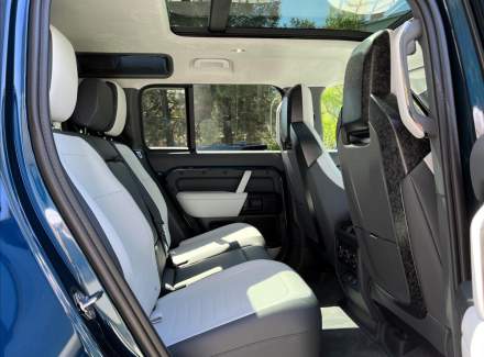 Land Rover - Defender