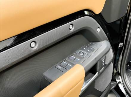 Land Rover - Defender