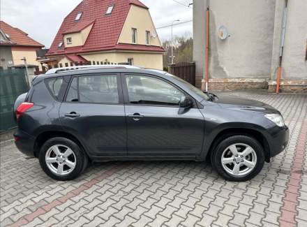 Toyota - RAV 4
