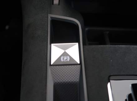 DS Automobiles - DS7 Crossback