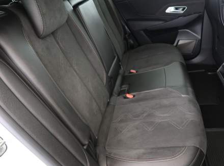 DS Automobiles - DS7 Crossback