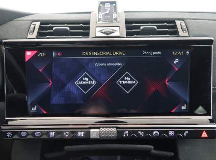 DS Automobiles - DS7 Crossback