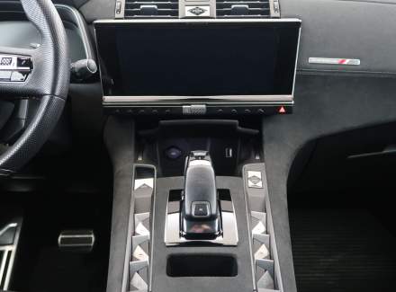 DS Automobiles - DS7 Crossback