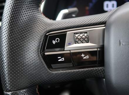 DS Automobiles - DS7 Crossback