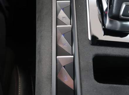 DS Automobiles - DS7 Crossback