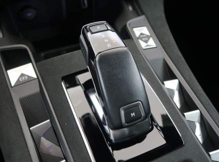 DS Automobiles - DS7 Crossback