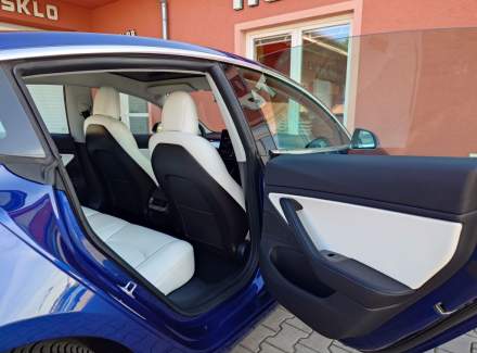 Tesla - Model 3