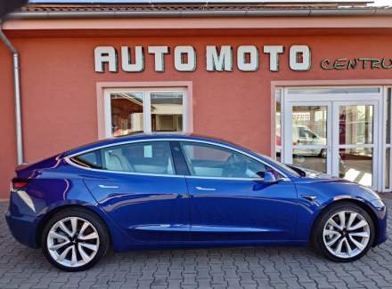 Tesla - Model 3