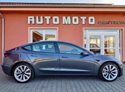 Tesla - Model 3