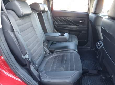Mitsubishi - Outlander