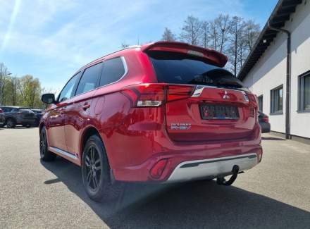 Mitsubishi - Outlander